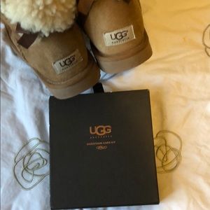 Mint condition uggs w/ cleaning kit